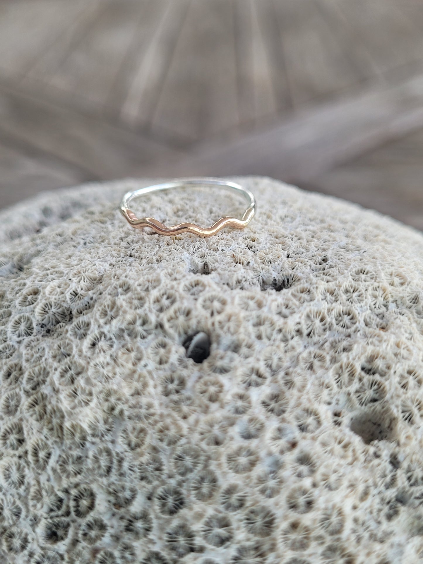 Wavey stacking ring