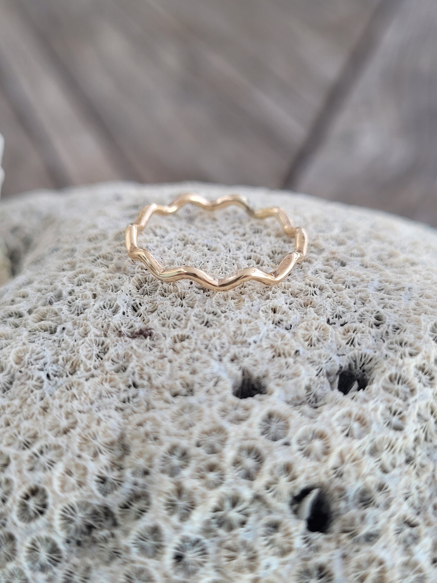 Wavey stacking ring